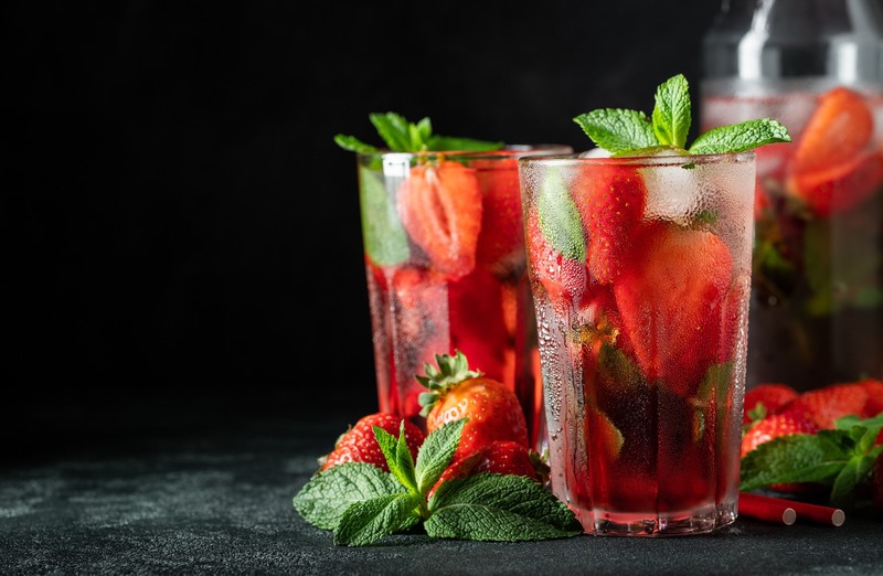 fruit, drinking glass, food, berries, strawberries, mint leaves, red