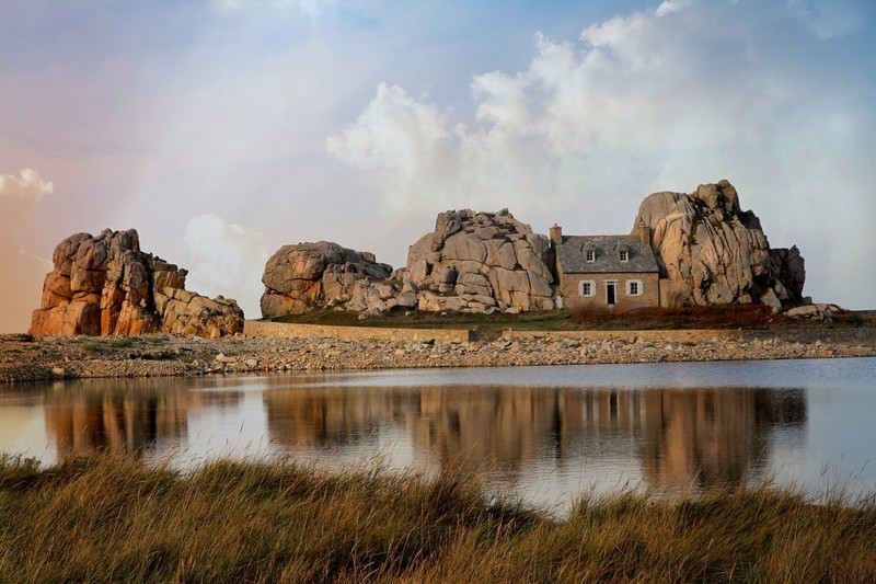 house, building, outdoors, sky, clouds, water, Plougrescant, France, Castel Meur