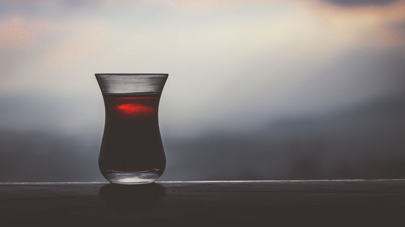 glass, tea, dark, drink, blur, 4k