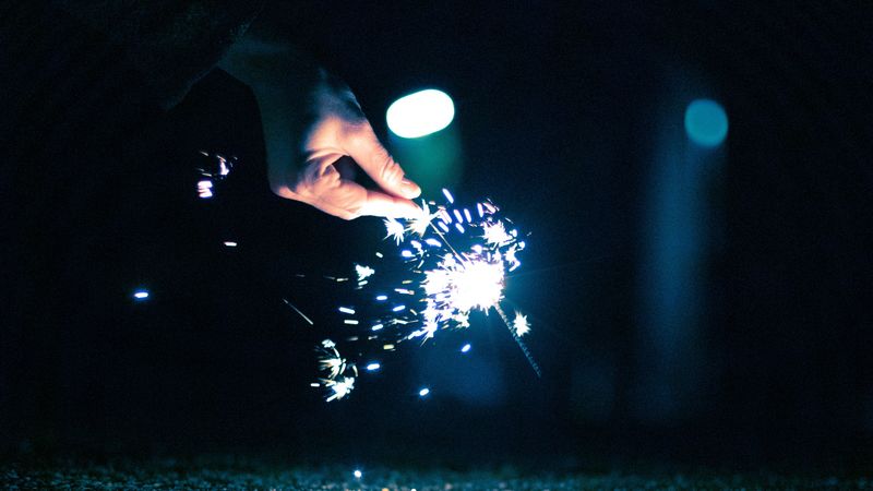 sparkler, spark, hand, dark, darkness, 4k