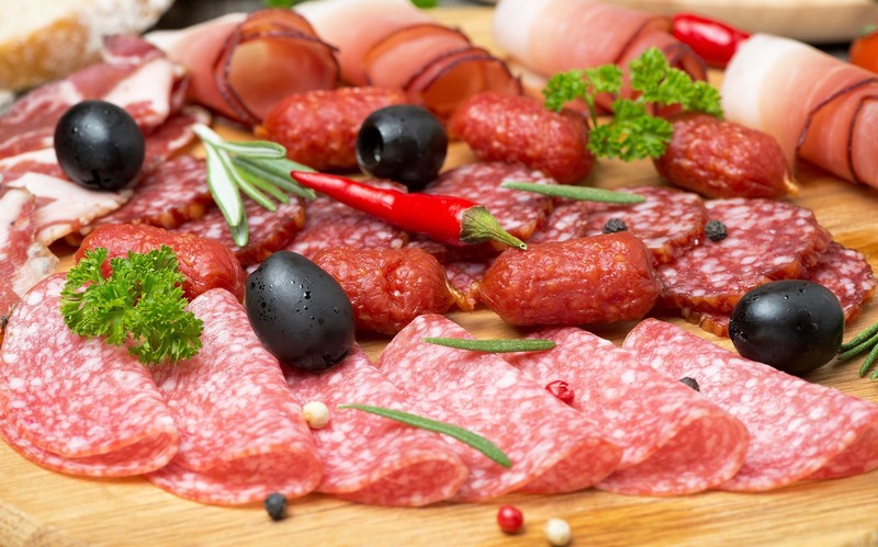 colorful, salami, food, sausage, olives, meat, animals, flesh, muscles, pigs, death, parsley, Black pepper (Spice), chilli peppers, rosemary, cutting board