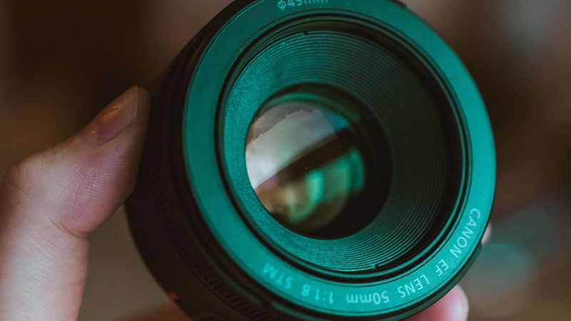 lens, hand, fingers, macro, 4k