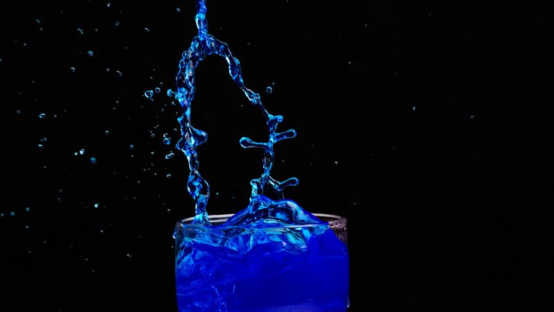 spray, splash, liquid, glass, blue, 4k