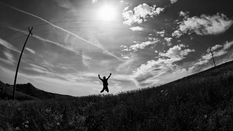 silhouette, jump, bw, field, freedom, sky, 4k