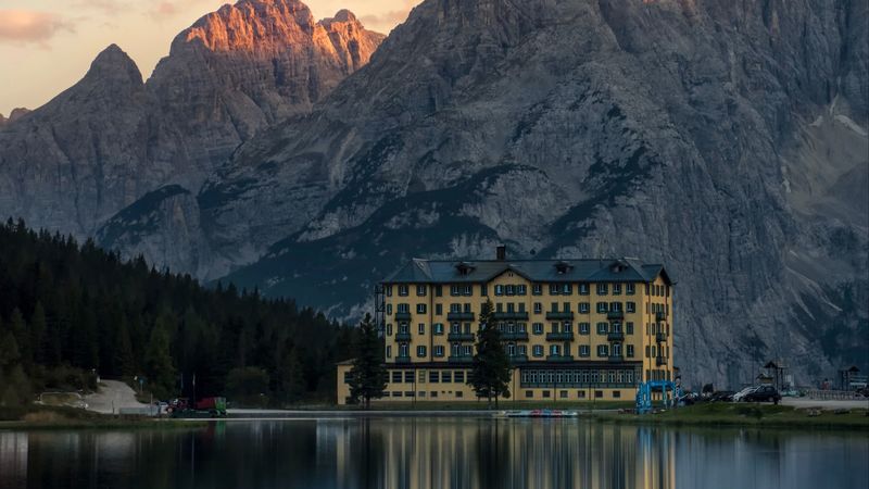 lake, mountains, house, landscape, misurina lake, misurina, italy, beautiful landscape, 4k