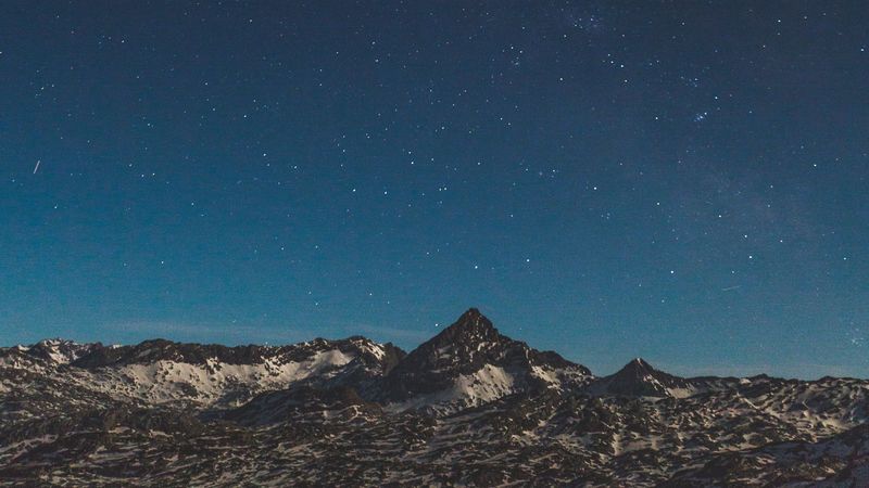 mountains, starry sky, night, stars, peak, snowy, 4k