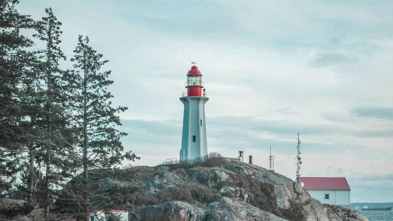 lighthouse, rocks, waves, photographer, 4k
