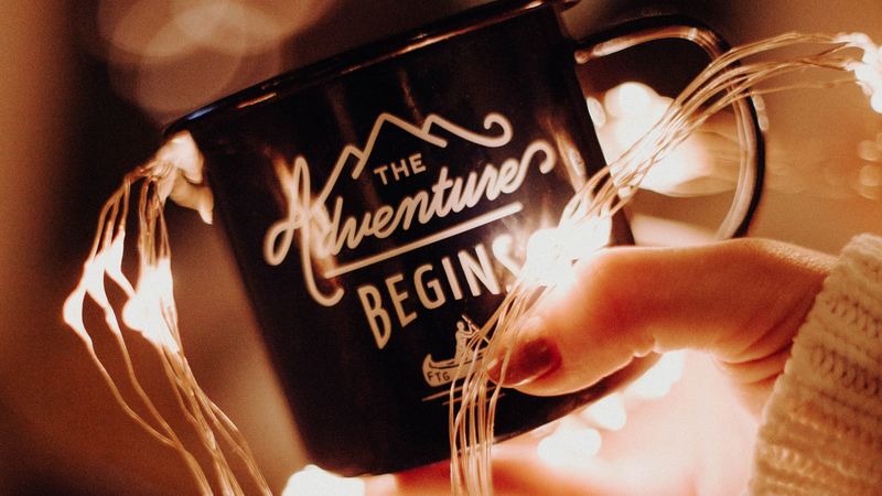 mug, garland, hand, light, inscription, 4k