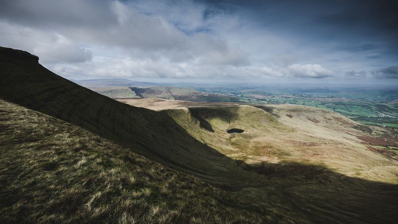 pen y fan, peak, hill, grass, clouds, united kingdom, 4k