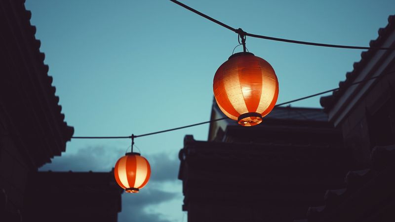chinese lanterns, night, buildings, sky, 4k
