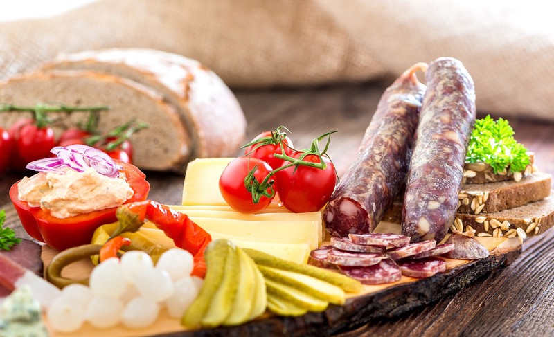 food, sausage, tomatoes, bread, Onions, bell peppers, peppers