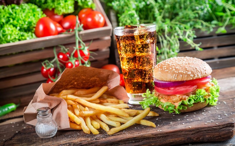 food, Fries, tomatoes, burger, burgers, salt, lettuce, soda, Onions