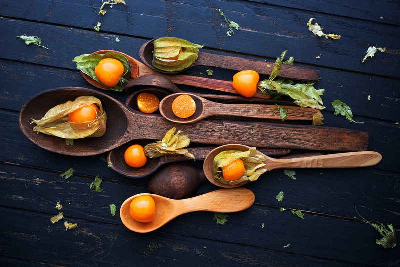 spoon, food, fruit, wooden surface, leaves