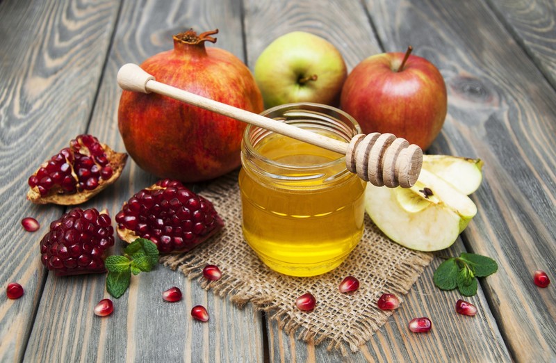 honey, food, fruit, apples, pomegranate, mint leaves, wooden surface