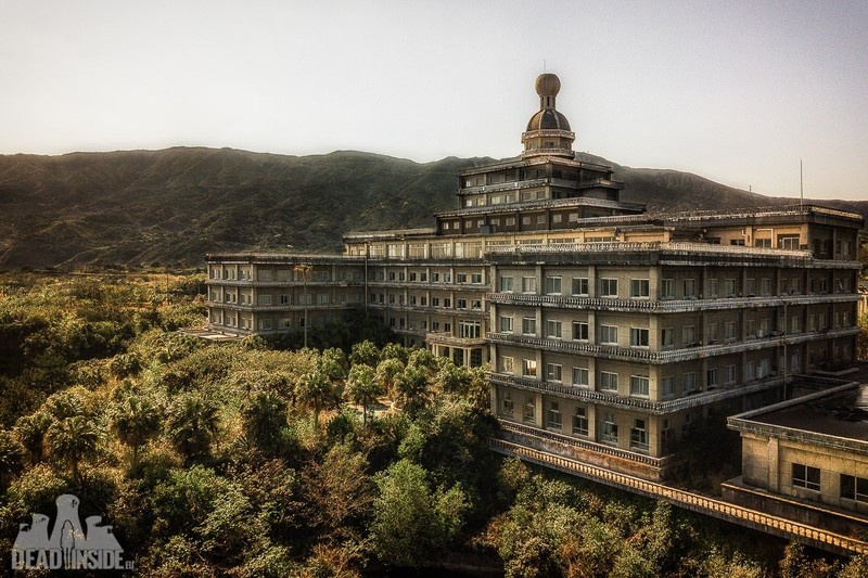 architecture, building, trees, hotel, Japan, abandoned, forest, nature, landscape, hill, palm trees