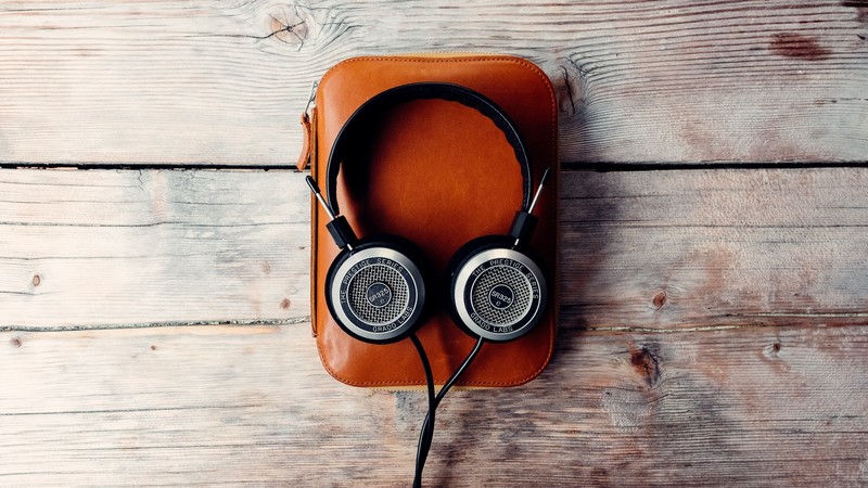 headphones, wooden surface, technology, numbers