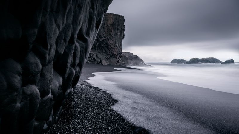 ocean, rocks, surf, pebbles, bw, dark, 4k