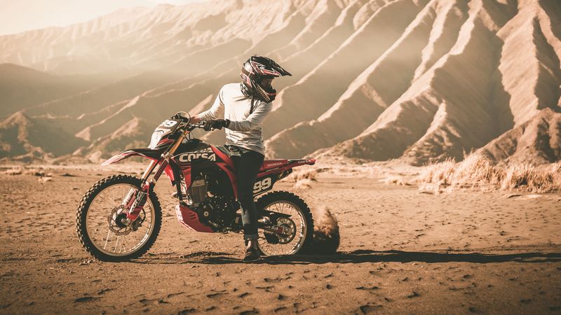 motorcycle, cross, motorcyclist, mountains, off-road, sand, helmet, 4k