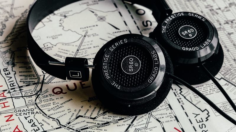 headphones, map, travel, music, audio, 4k