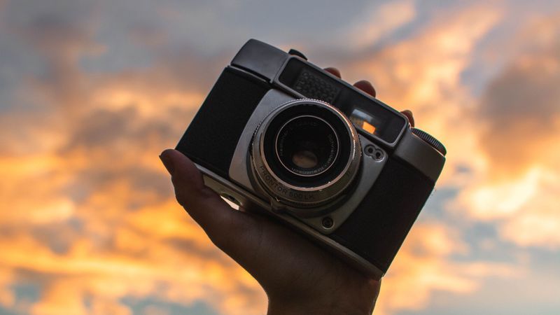 camera, hand, photographer, sky, 4k