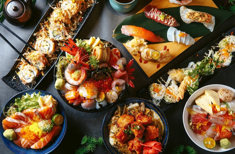 food, seafood, salad, sushi