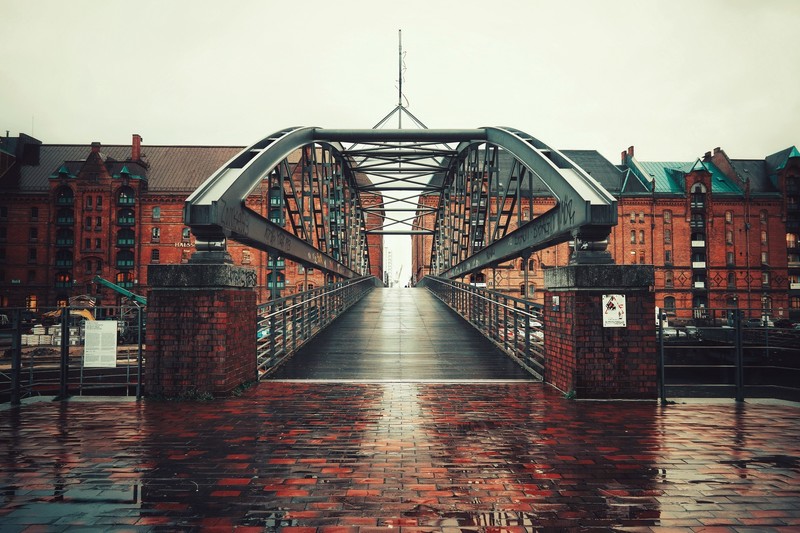 Germany, Hamburg, city, bridge, wet, bricks, pavements, wet street, overcast
