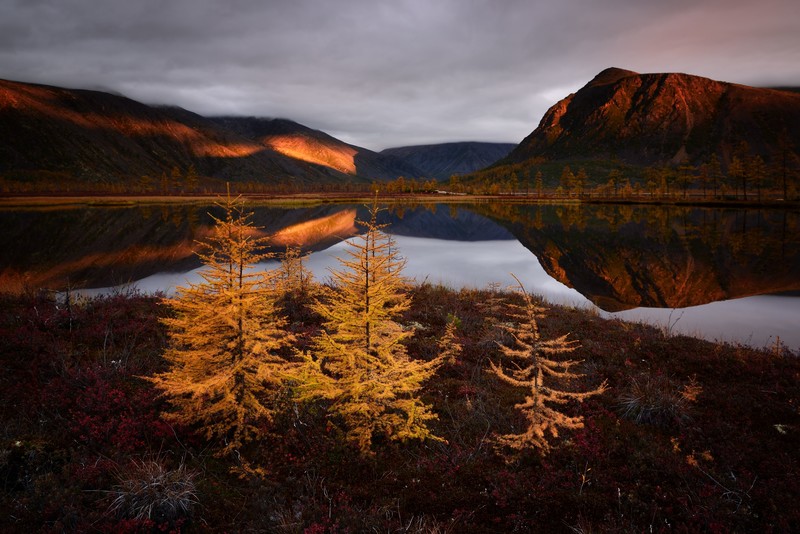 Russia, lake, landscape, nature, mirrored, reflection, mountains, clouds, sunset, trees, fall, photography, Maxim Evdokimov