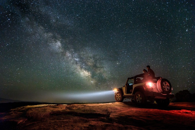 nature, landscape, Milky Way, night, stars, starry night, Jeep, Utah, USA, car, lights, couple