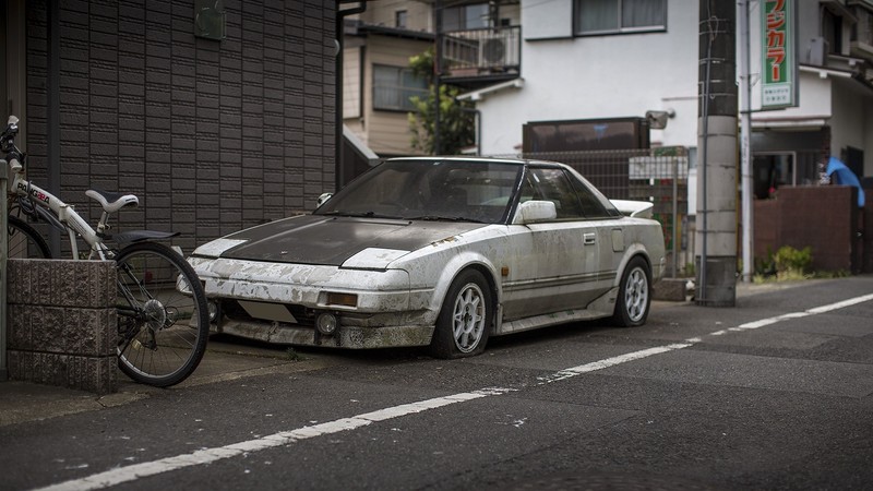 car, Speedhunters, Toyota MR2, wreck, vehicle, urban, dirt, white cars, pop-up headlights