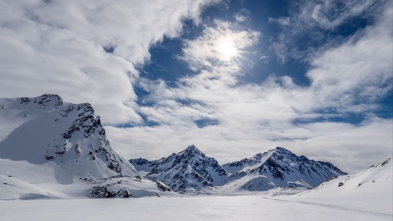 mountains, snow, winter, clouds, sky, rays, sun, 4k