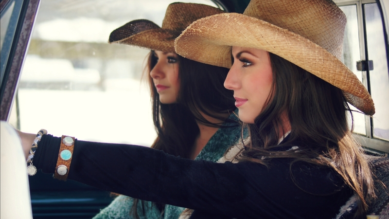 brunettes, hats, cowgirls, truck, traveling