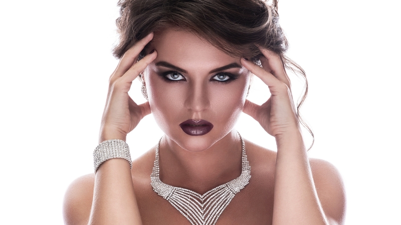 model, diamond, makeup, necklace