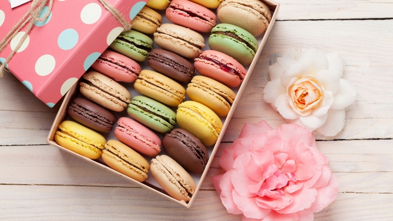 rose, food, box, macaron, sweet, dessert, flower, white, pink, wood