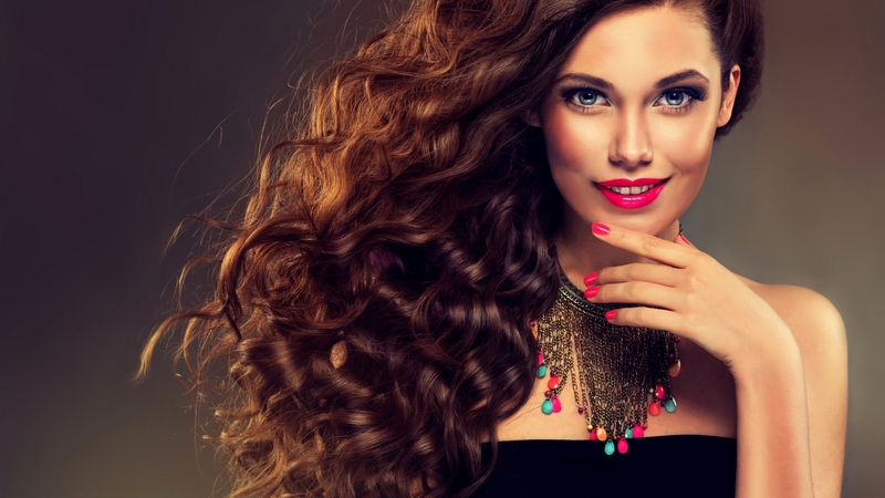 model, hand, curls, makeup