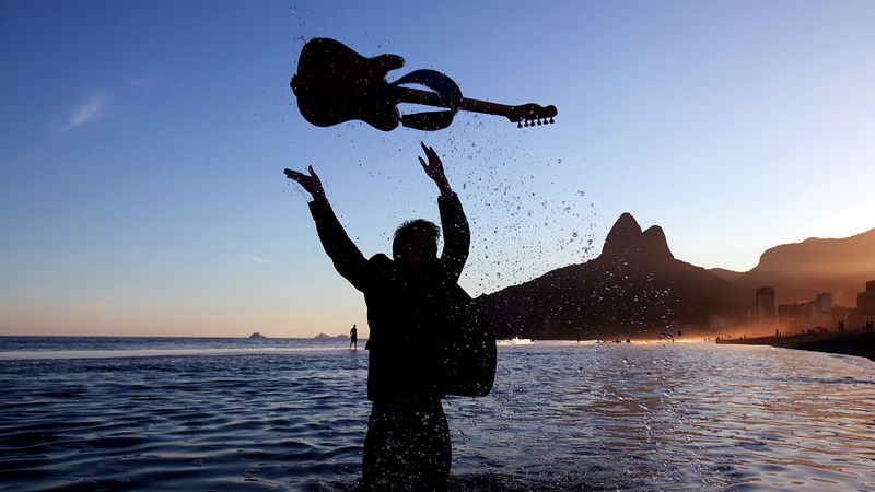 guitar, spray, silhouette, sea, musical instrument, musician, 4k