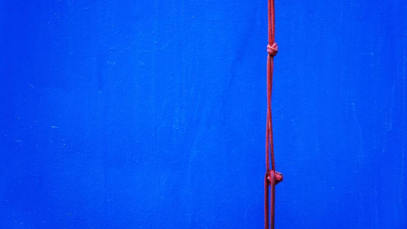 rope, wall, minimalism, blue, 4k