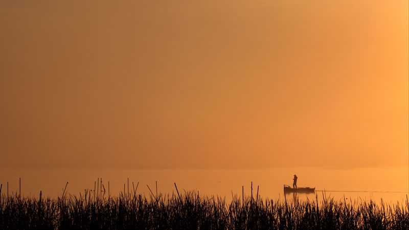 silhouette, boat, lake, lonely, fog, 4k