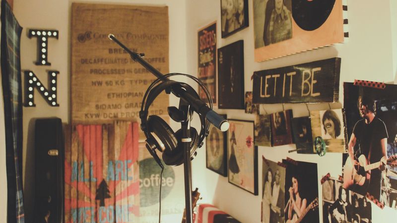 headphones, microphone, musical equipment, room, 4k