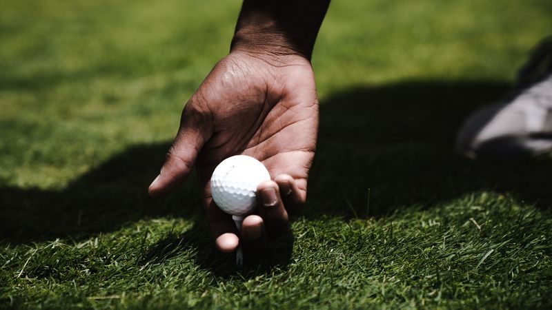 golf, hand, ball, lawn, 4k