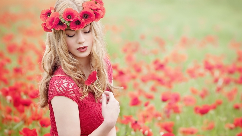 red, poppy, wreath, model, woman, vara, girl, summer, hand, flower, field