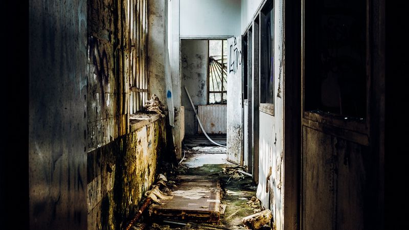 corridor, abandoned, ruins, creepy, 4k