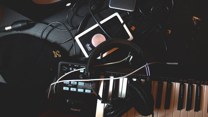 headphones, synthesizer, wires, music, 4k