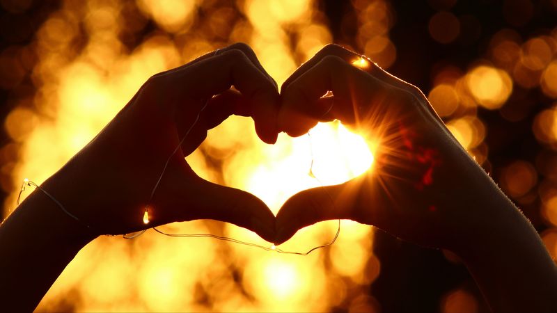 heart, hands, garland, glare, 4k