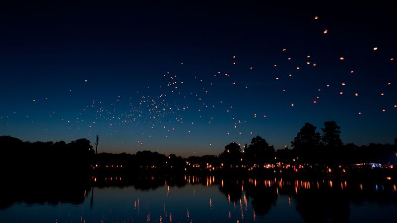 chinese lanterns, sky lanterns, night, river, holiday, 4k