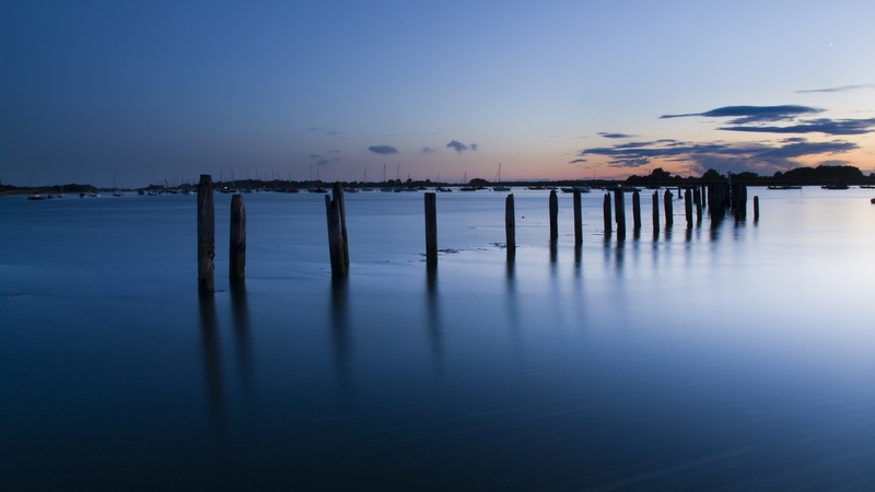 calm, boats, harbour, clear, ocean, pylons, sky, night