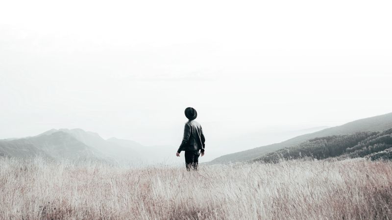 loneliness, field, hat, man, 4k