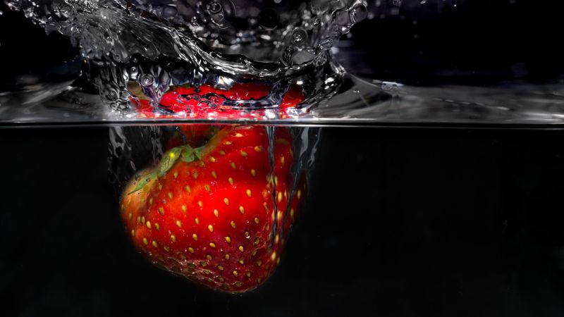 strawberries, splashes, splash, berry, 4k