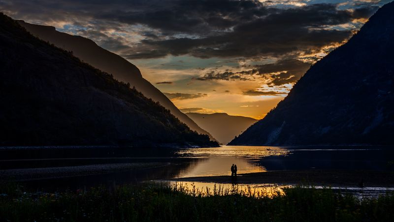silhouettes, couple, mountains, lake, sunset, clouds, norway, 4k