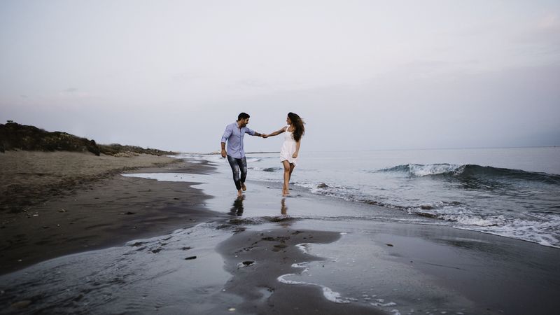 couple, love, walk, sea, happiness, 4k