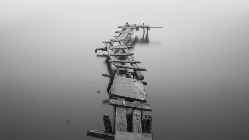 berth, bw, minimalism, ruins, gloomy, old, 4k
